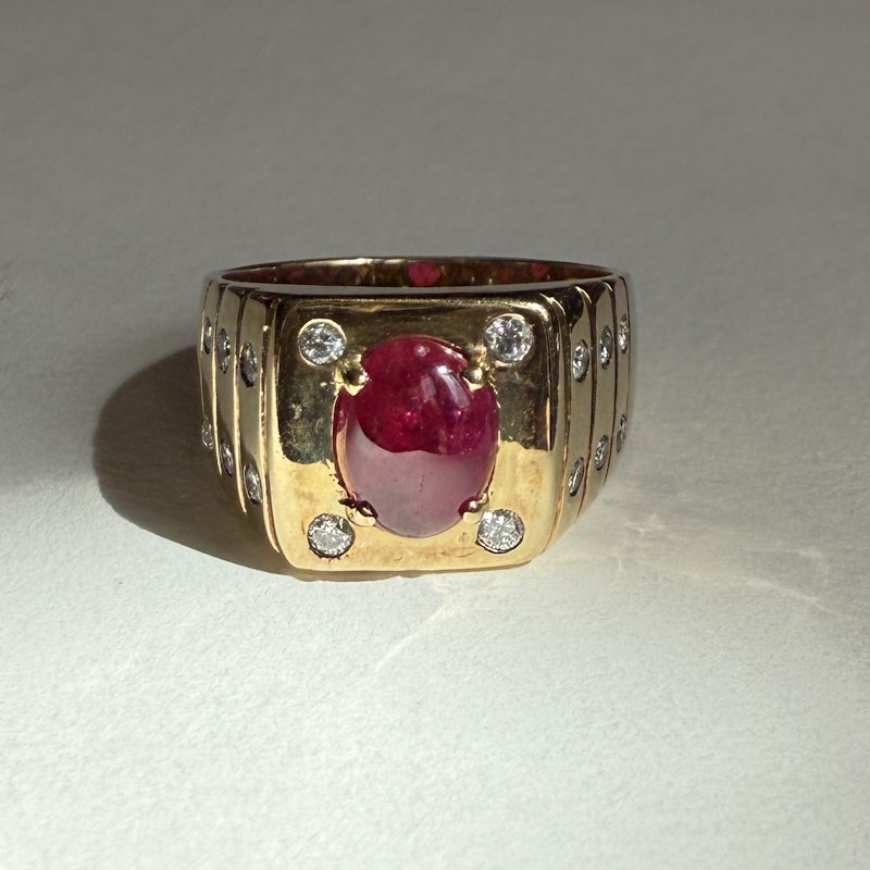 Vintage 14k Yellow Gold Cabochon Ruby & Diamond Ribbed Ring