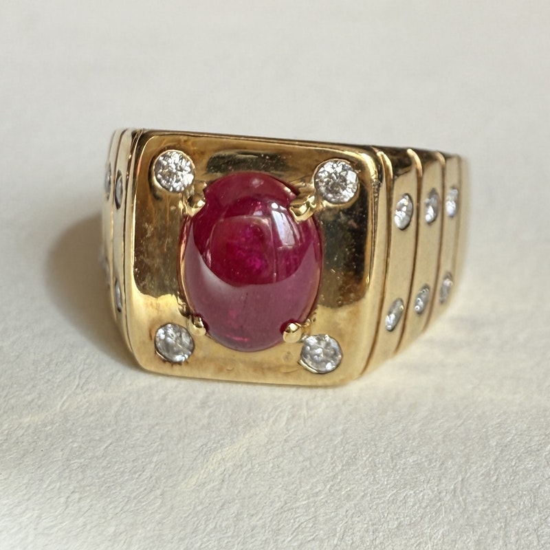 Vintage 14k Yellow Gold Cabochon Ruby & Diamond Ribbed Ring