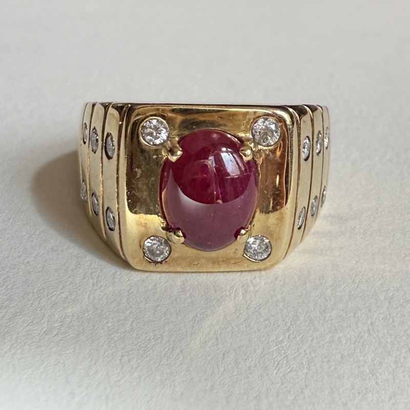 Vintage 14k Yellow Gold Cabochon Ruby & Diamond Ribbed Ring