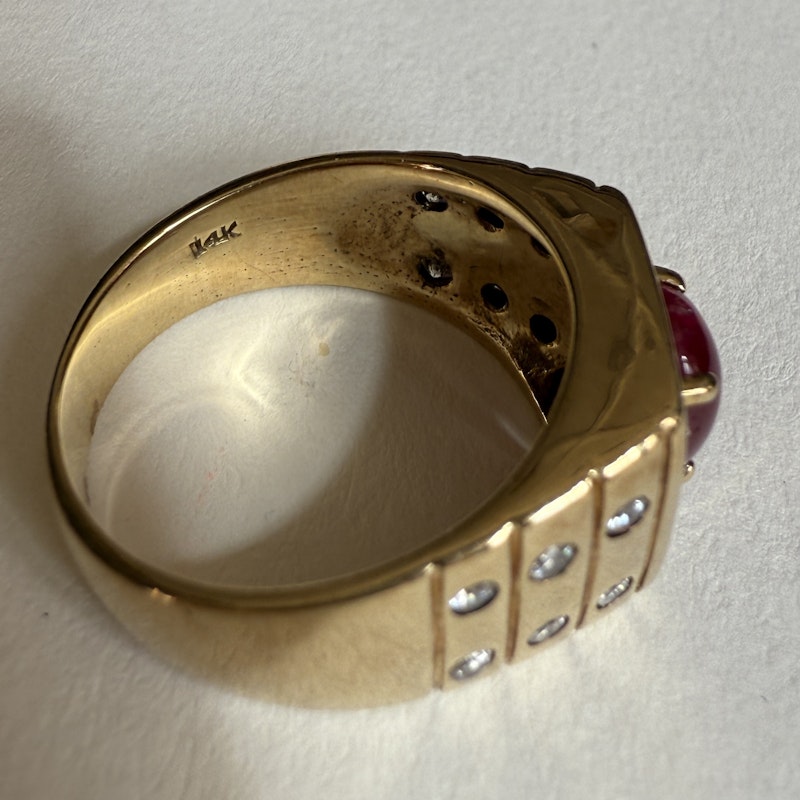 Vintage 14k Yellow Gold Cabochon Ruby & Diamond Ribbed Ring