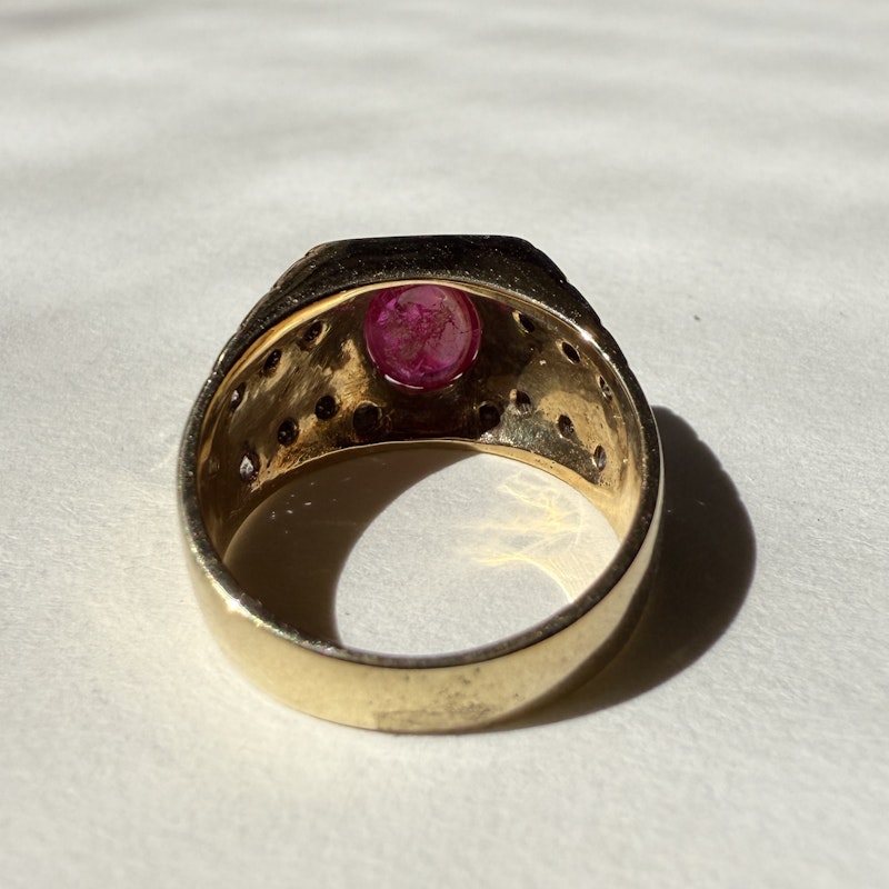 Vintage 14k Yellow Gold Cabochon Ruby & Diamond Ribbed Ring