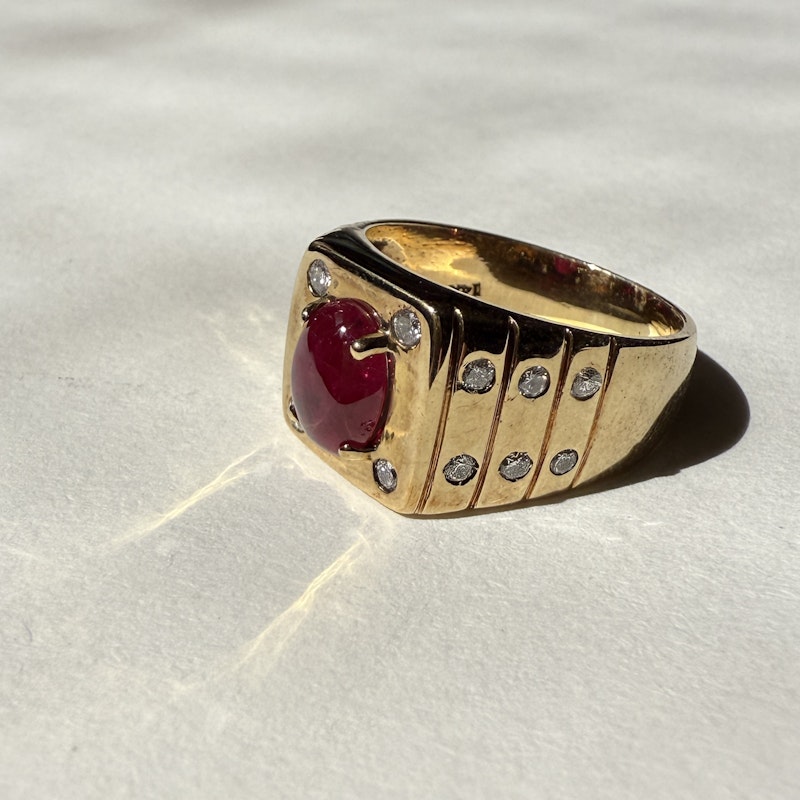 Vintage 14k Yellow Gold Cabochon Ruby & Diamond Ribbed Ring
