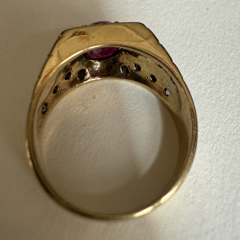 Vintage 14k Yellow Gold Cabochon Ruby & Diamond Ribbed Ring