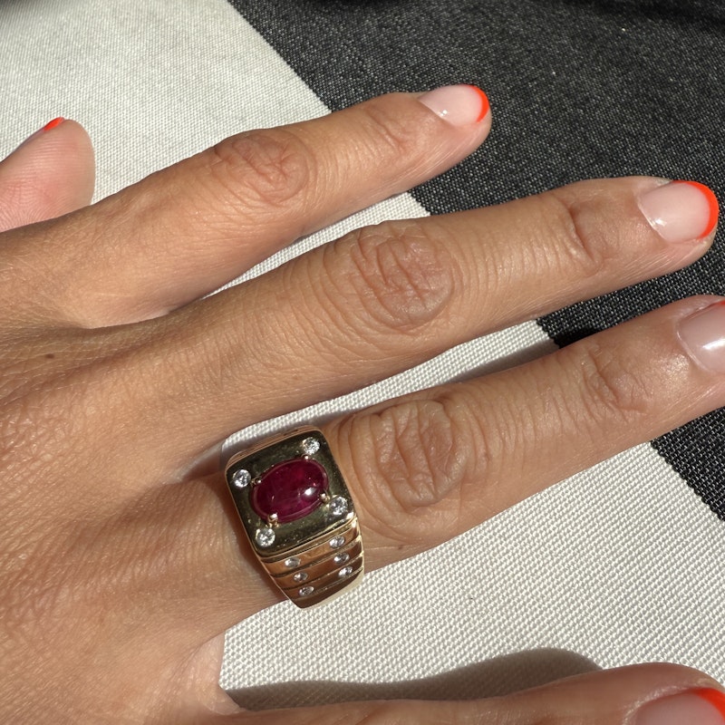 Vintage 14k Yellow Gold Cabochon Ruby & Diamond Ribbed Ring