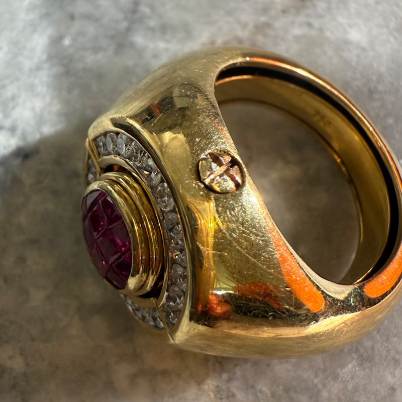 Vintage 18k Yellow Gold Halo Ruby & Diamond Signet Ring