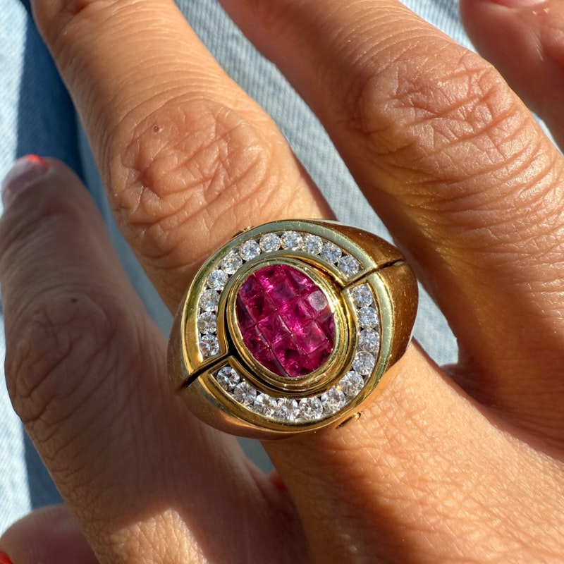 Vintage 18k Yellow Gold Halo Ruby & Diamond Signet Ring