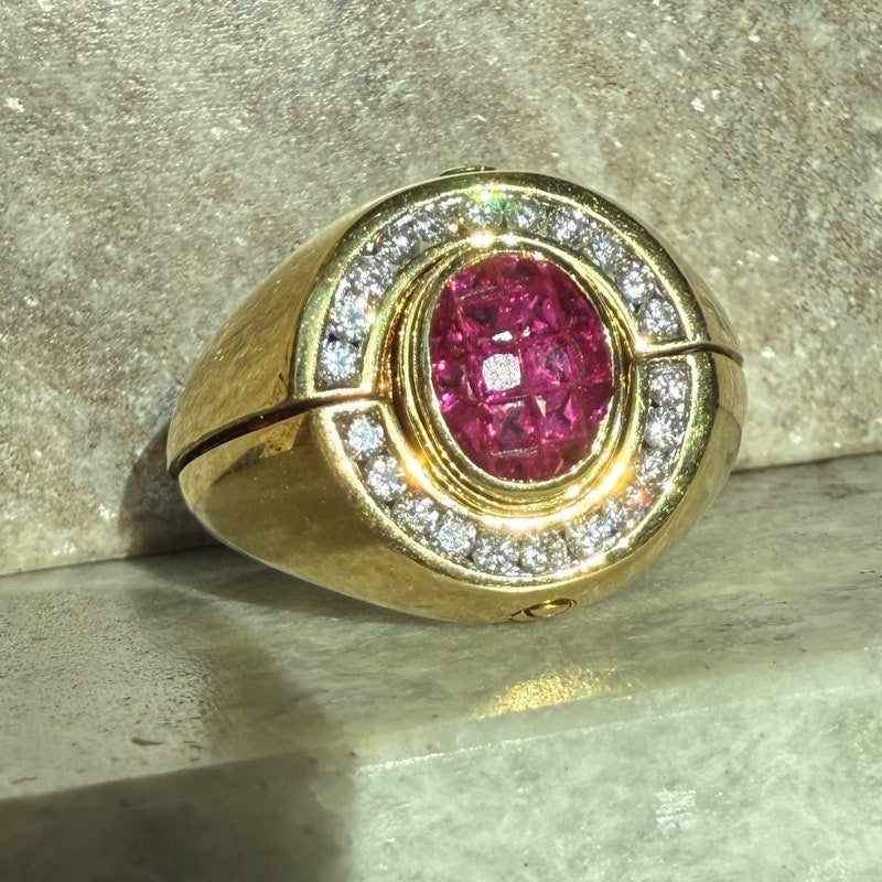 Vintage 18k Yellow Gold Halo Ruby & Diamond Signet Ring