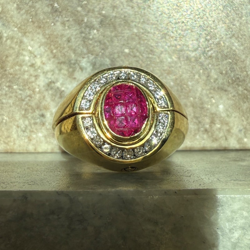Vintage 18k Yellow Gold Halo Ruby & Diamond Signet Ring