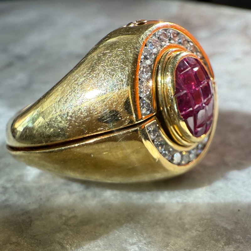 Vintage 18k Yellow Gold Halo Ruby & Diamond Signet Ring