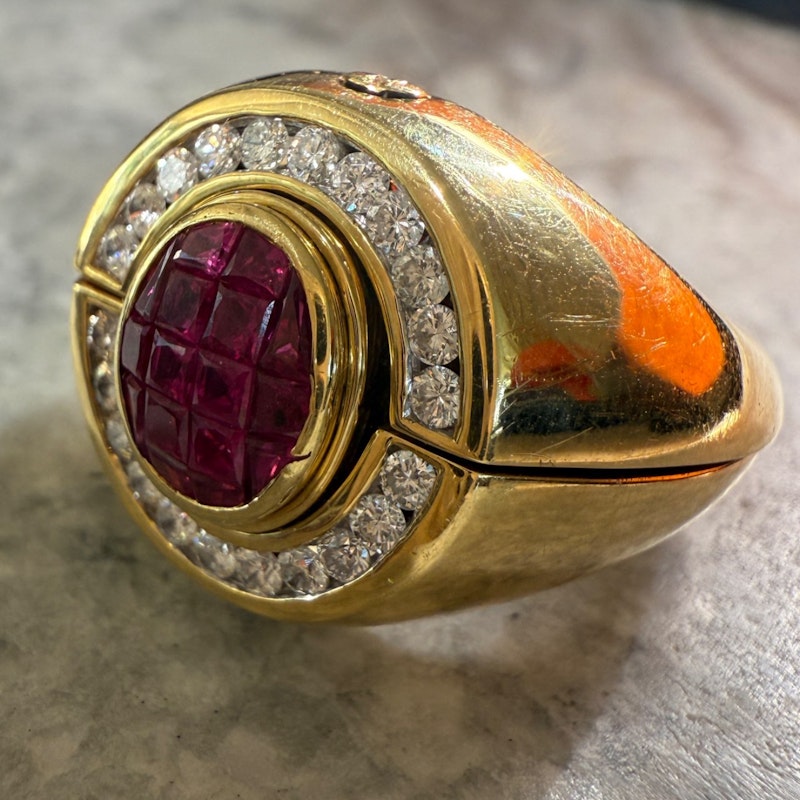 Vintage 18k Yellow Gold Halo Ruby & Diamond Signet Ring