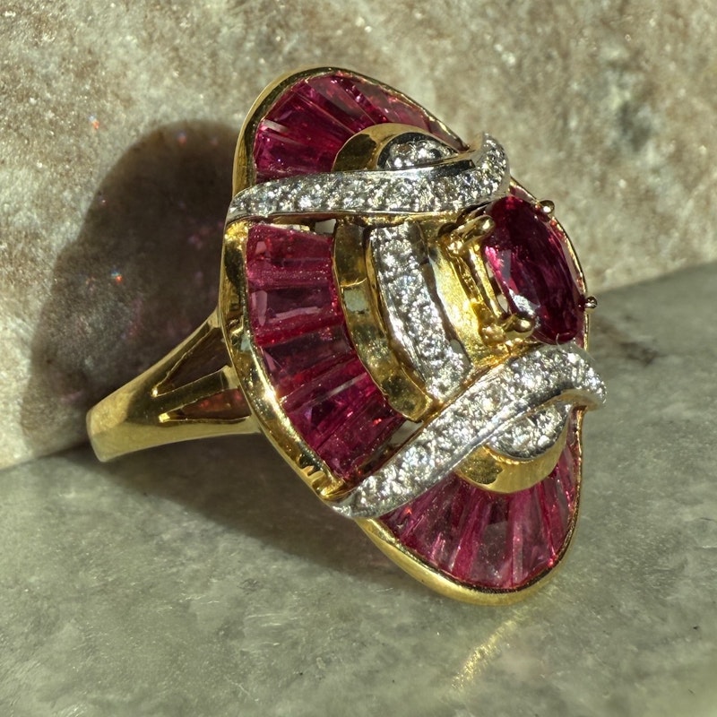 Vintage 18k Yellow Gold Ruby & Diamond Art Deco Cocktail Ring