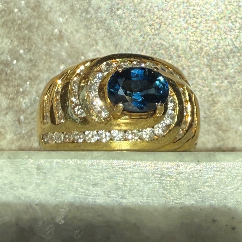 Vintage 18k Yellow Gold Oval Sapphire & Diamond Dome Ring