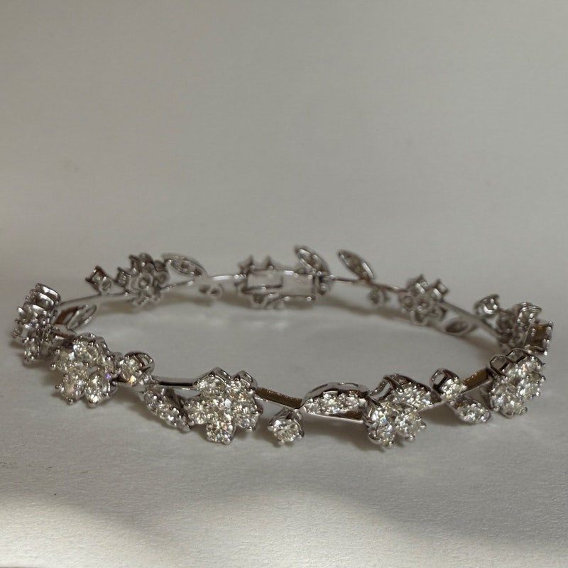 18k White Gold Diamond Floral Motif Tennis Bracelet