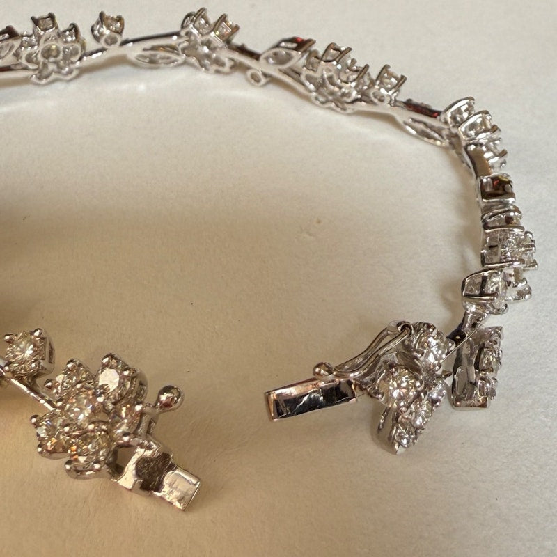 18k White Gold Diamond Floral Motif Tennis Bracelet