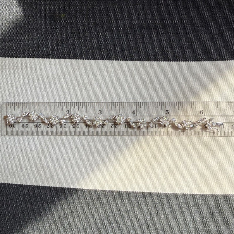 18k White Gold Diamond Floral Motif Tennis Bracelet
