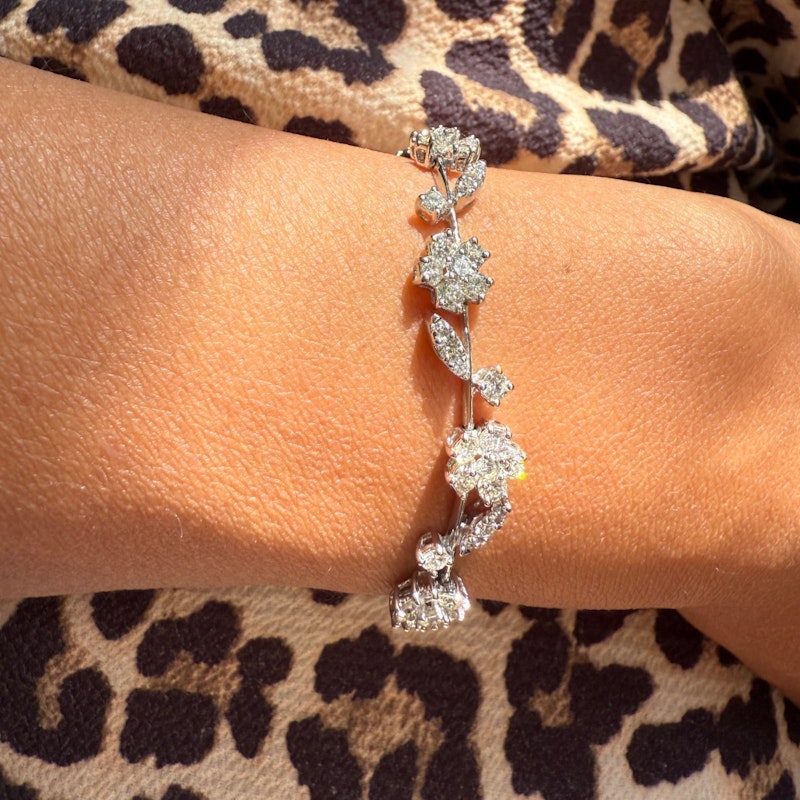 18k White Gold Diamond Floral Motif Tennis Bracelet