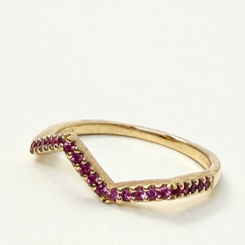 Kavant & Sharart 18k Yellow Gold Small Ziggy Ring with Pink Sapphires - sz 7
