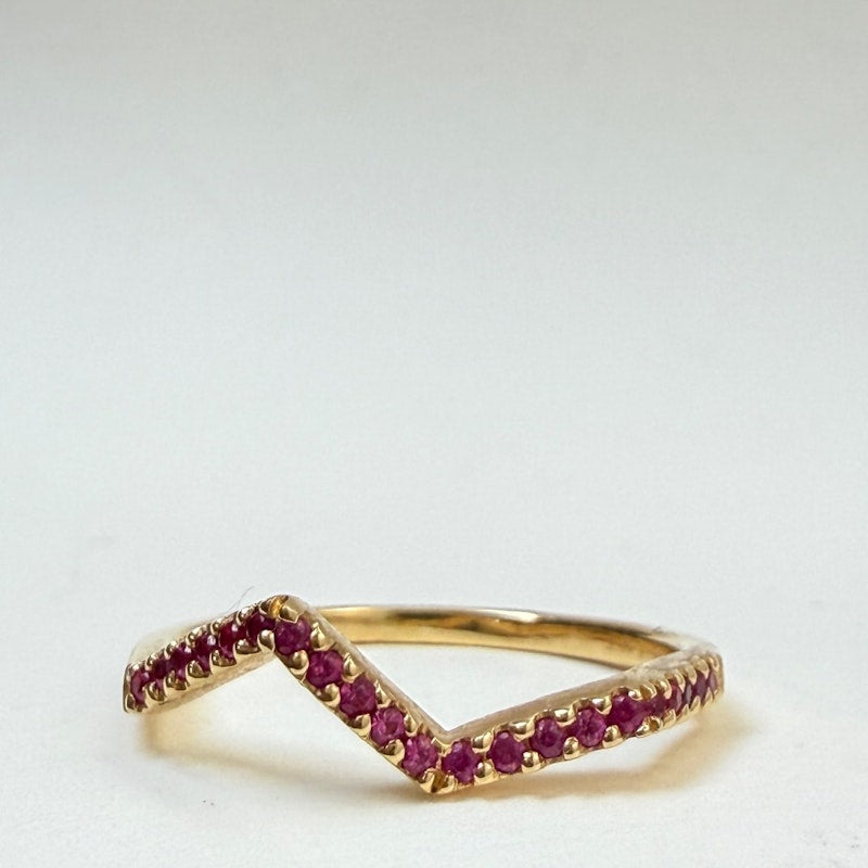 Kavant & Sharart 18k Yellow Gold Small Ziggy Ring with Pink Sapphires - sz 7