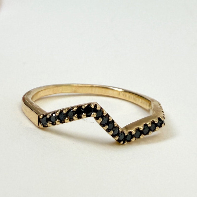Kavant & Sharart 18k Yellow Gold Small Ziggy Ring with Black Diamonds - sz 7