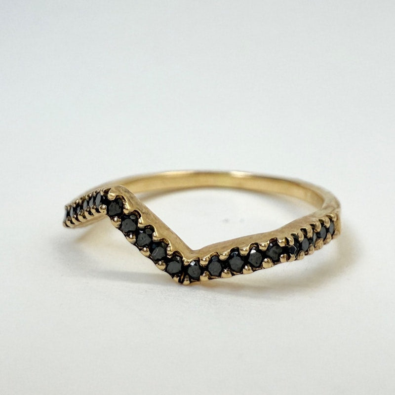 Kavant & Sharart 18k Yellow Gold Small Ziggy Ring with Black Diamonds - sz 7