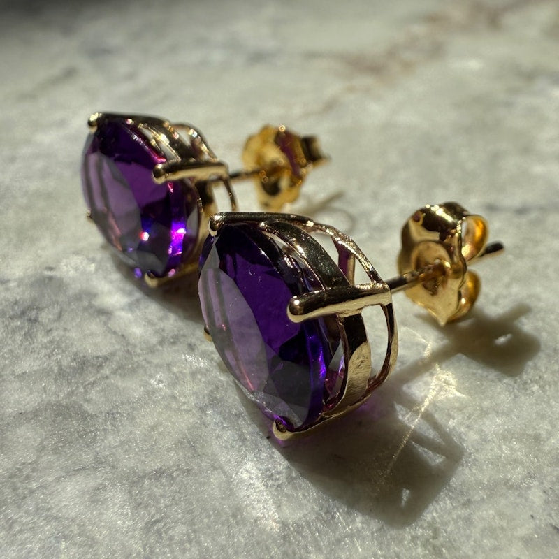 14k Yellow Gold Oval Amethyst Stud Earrings