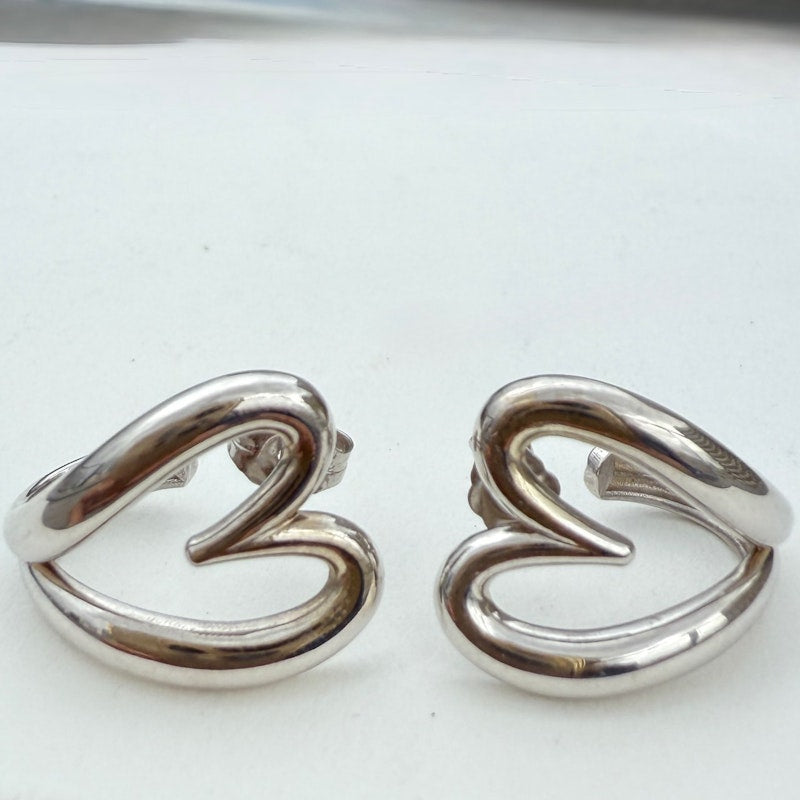 Shylee Rose 14k White Gold Open Heart Huggie Earrings