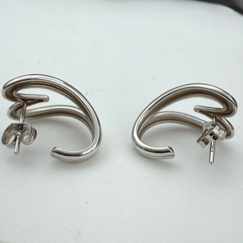 Shylee Rose 14k White Gold Open Heart Huggie Earrings