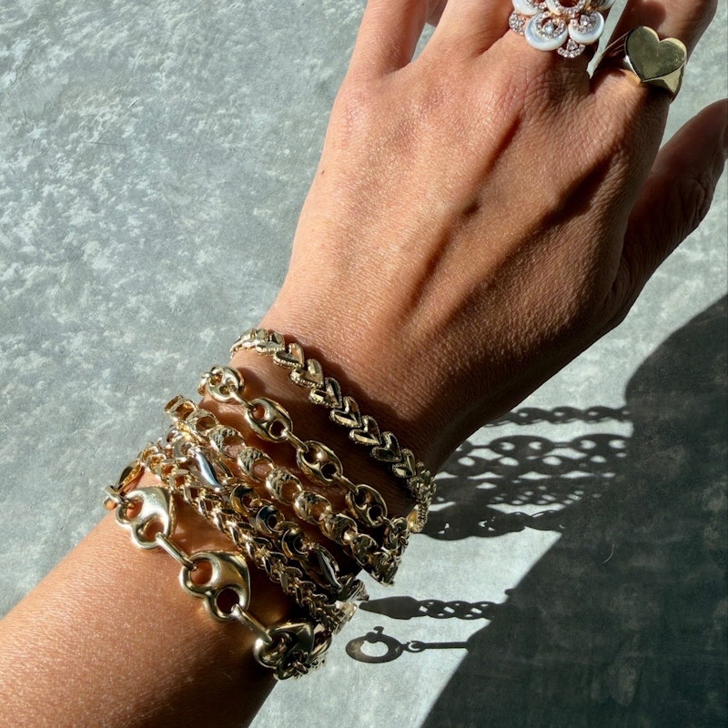 Vintage 10k Yellow Gold Diamond-Cut Flat Heart Link Bracelet