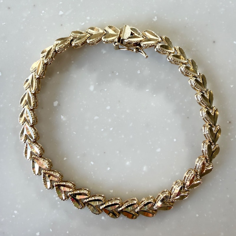 Vintage 10k Yellow Gold Diamond-Cut Flat Heart Link Bracelet