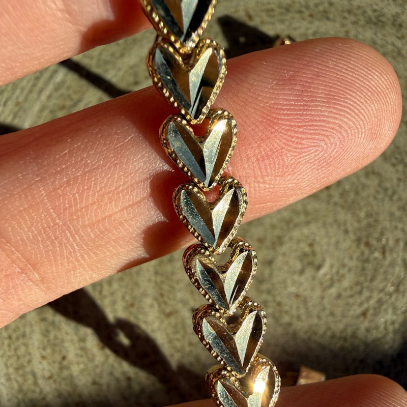 Vintage 10k Yellow Gold Diamond-Cut Flat Heart Link Bracelet