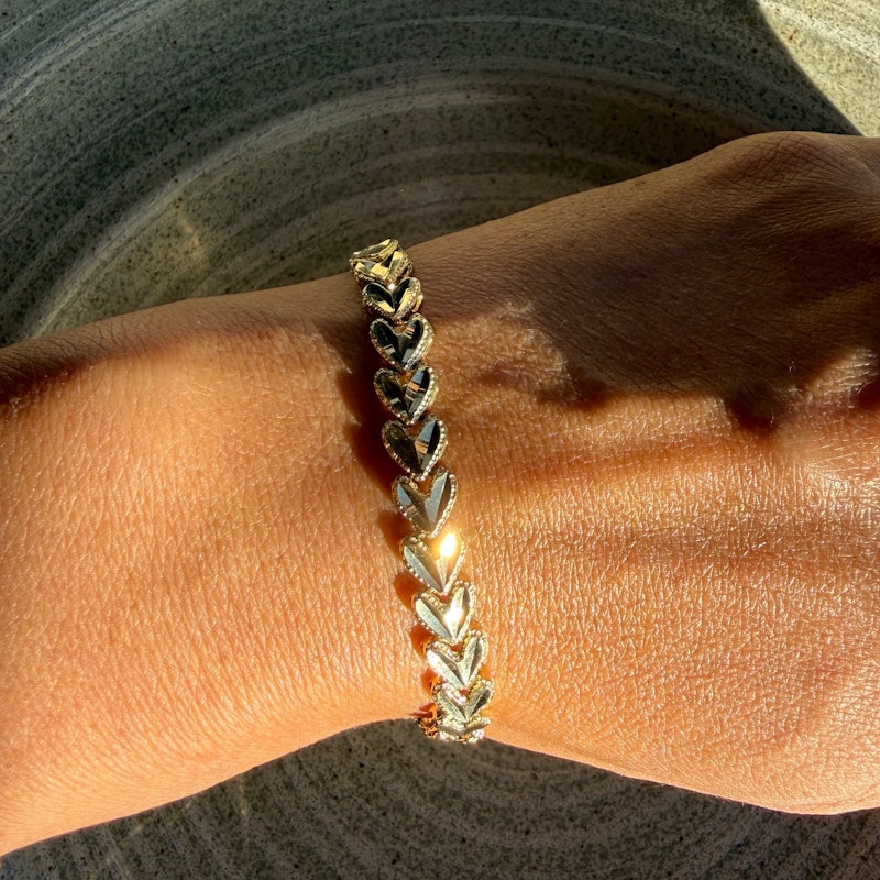 Vintage 10k Yellow Gold Diamond-Cut Flat Heart Link Bracelet