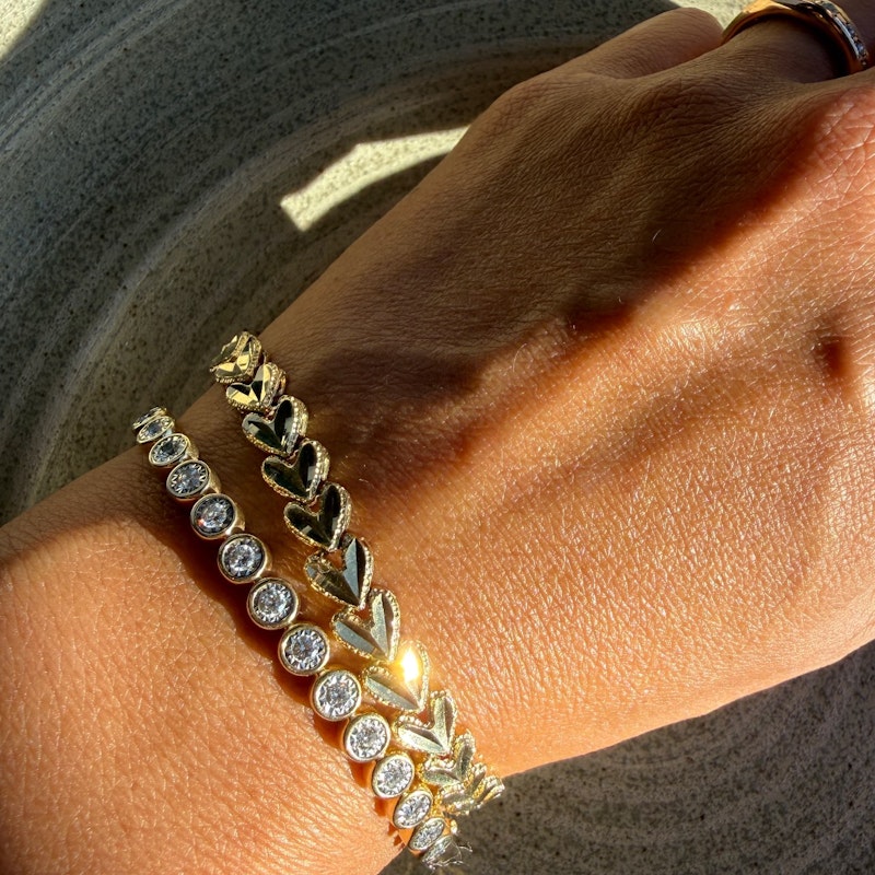 Vintage 10k Yellow Gold Diamond-Cut Flat Heart Link Bracelet
