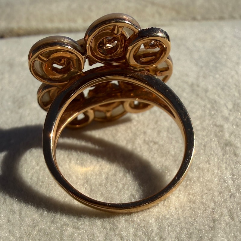 Vintage 18k Rose Gold Diamond & Mother of Pearl Flower Ring