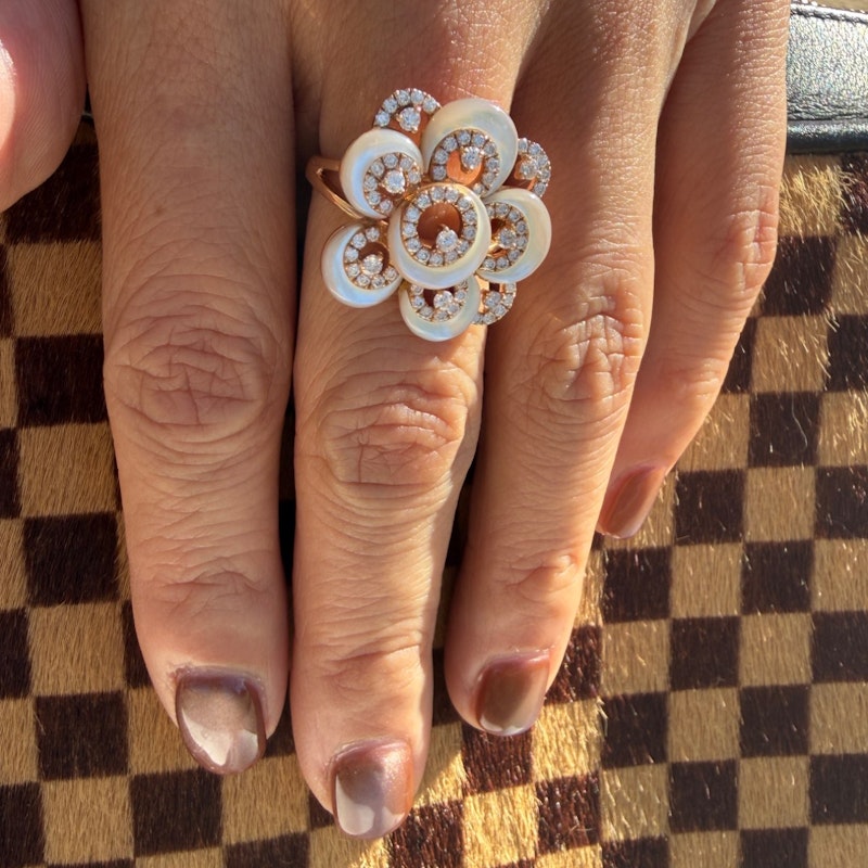 Vintage 18k Rose Gold Diamond & Mother of Pearl Flower Ring