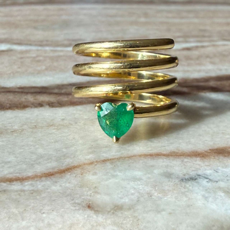 18k Yellow Gold Emerald Heart Spiral Ring