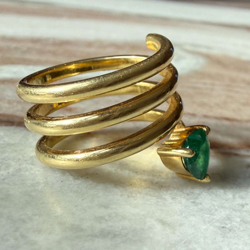 18k Yellow Gold Emerald Heart Spiral Ring