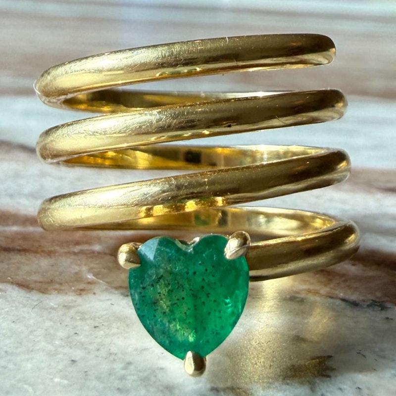 18k Yellow Gold Emerald Heart Spiral Ring