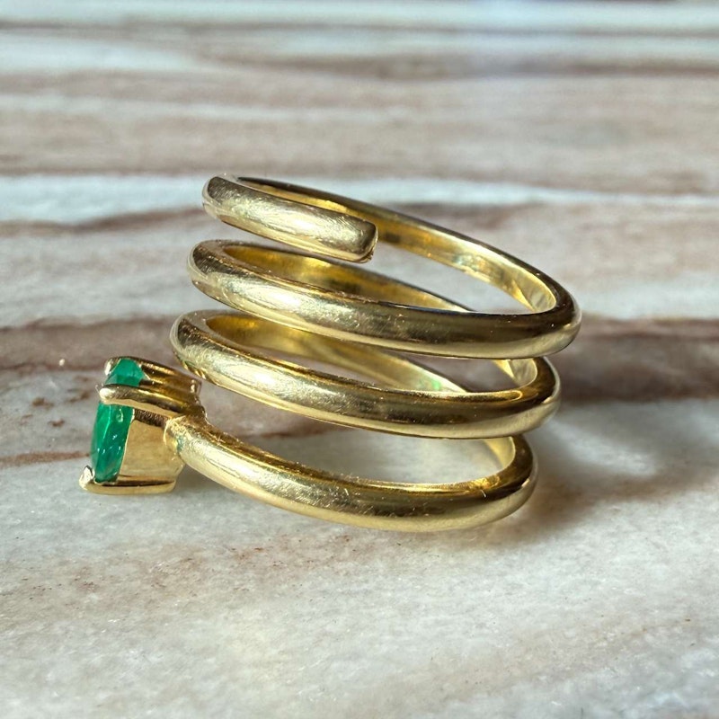 18k Yellow Gold Emerald Heart Spiral Ring