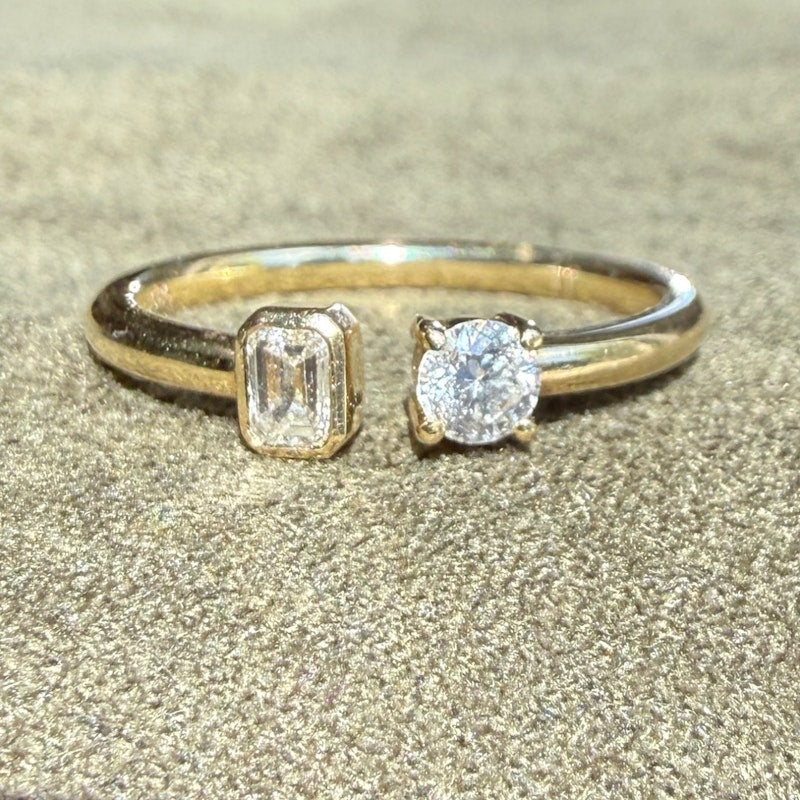 14k Yellow Gold Emerald-Cut & Round Diamond Toi et Moi Ring
