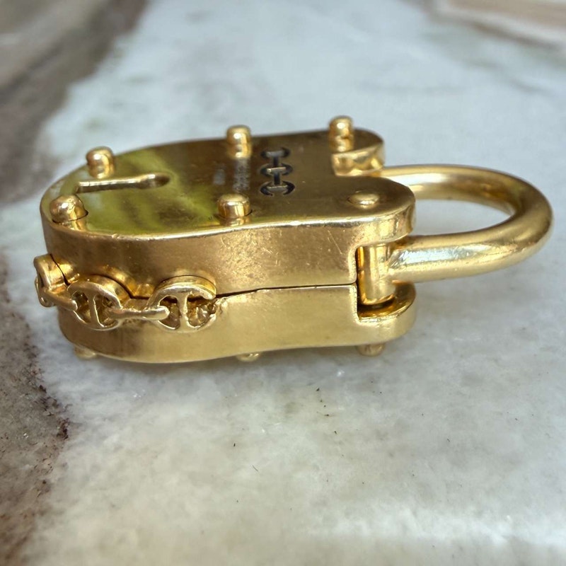 Hoorsenbuhs 35mm Classic Lock Pendant 18k Yellow Gold