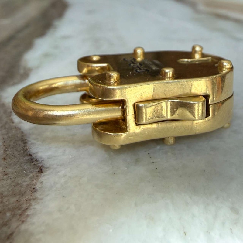 Hoorsenbuhs 35mm Classic Lock Pendant 18k Yellow Gold