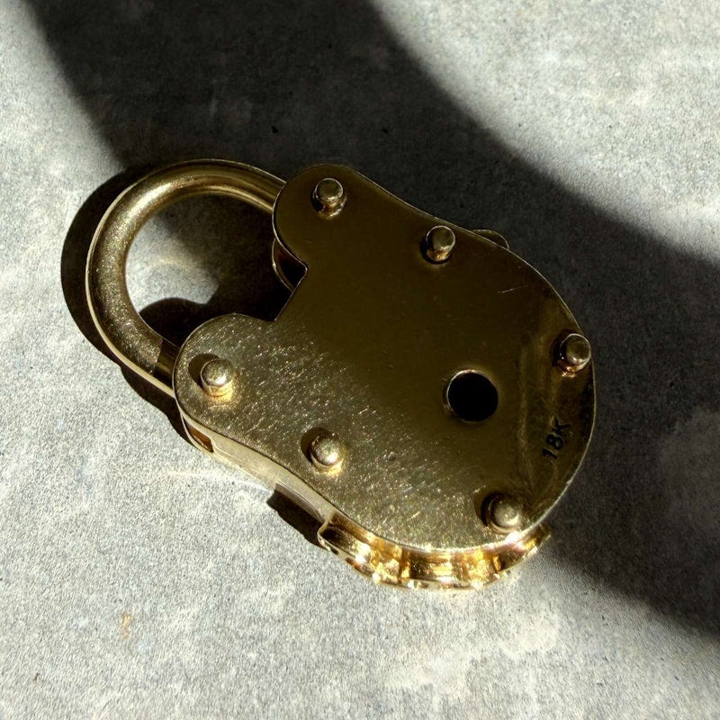 Hoorsenbuhs 35mm Classic Lock Pendant 18k Yellow Gold