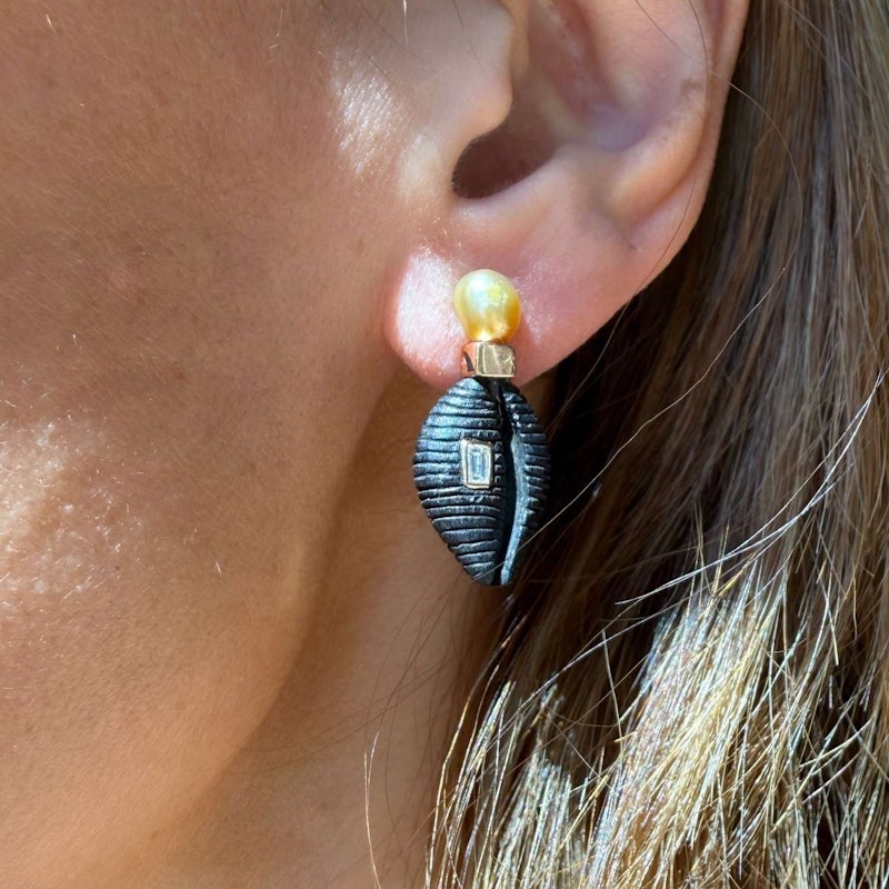 Dezso Ebony Cowry Shell, Pearl & Baguette Diamond Earrings 18k Rose Gold