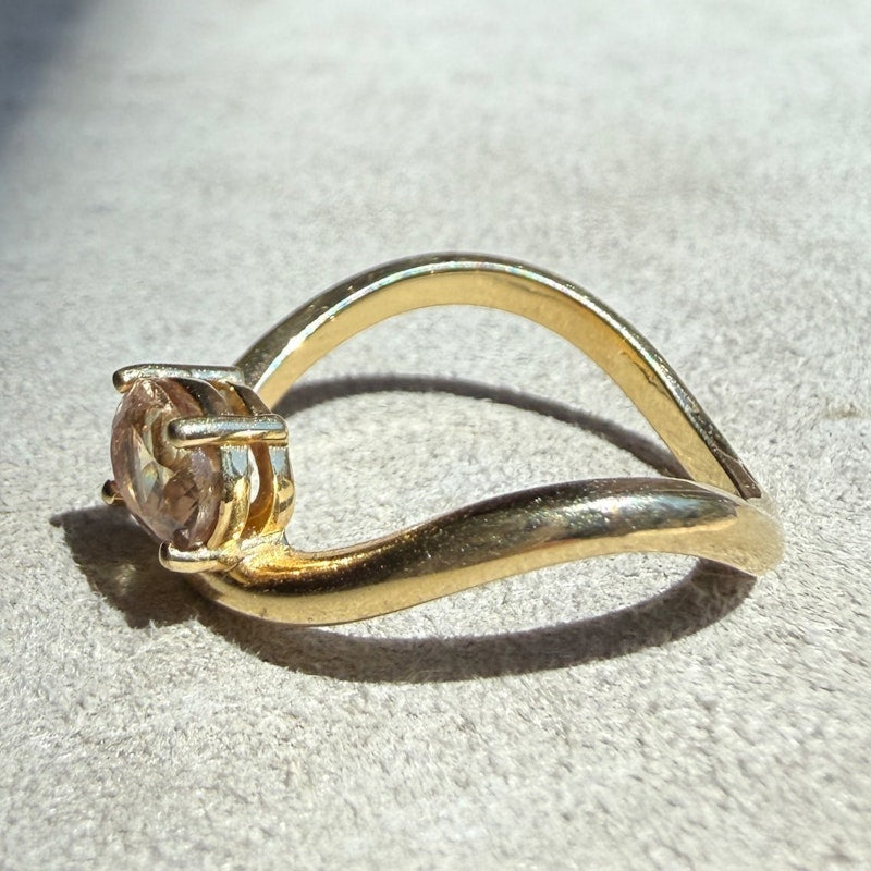 18k Yellow Gold Oval Champagne Sapphire Levitate Ring