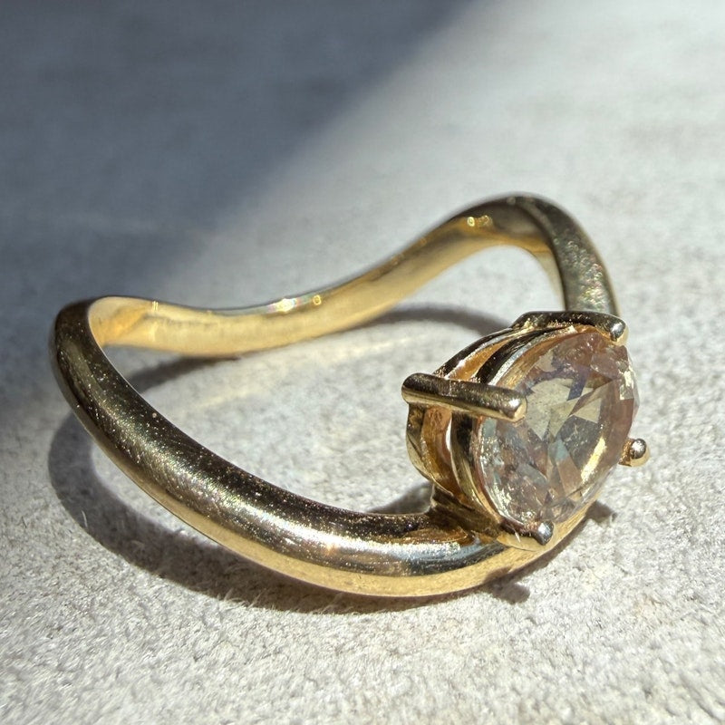 18k Yellow Gold Oval Champagne Sapphire Levitate Ring