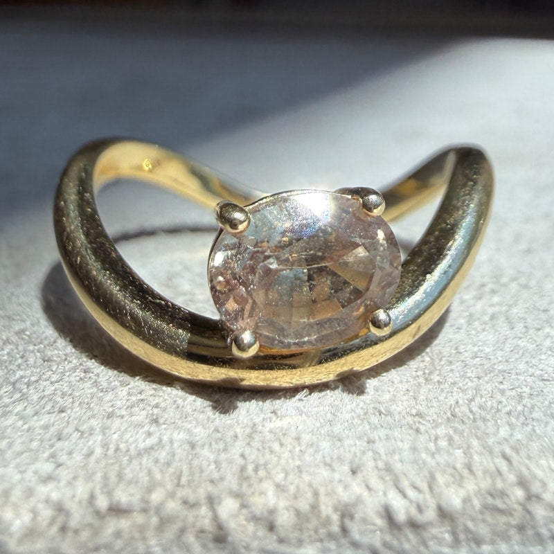 18k Yellow Gold Oval Champagne Sapphire Levitate Ring