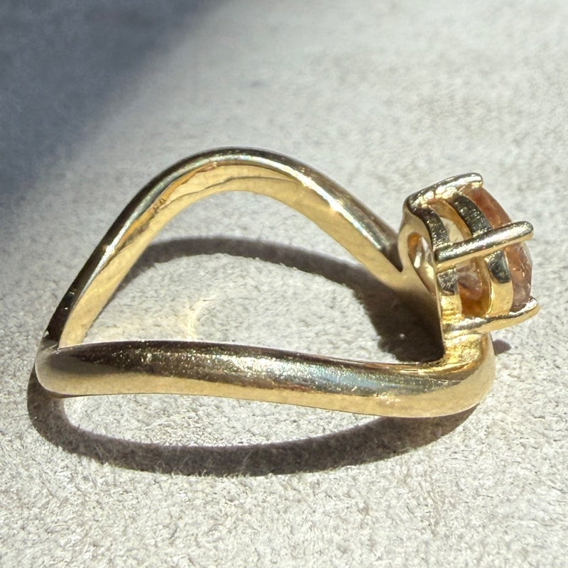 18k Yellow Gold Oval Champagne Sapphire Levitate Ring