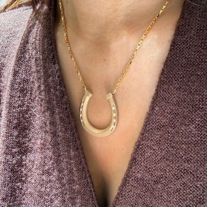 18k Satin Finish Rose Gold Princess-Cut Diamond Horseshoe Necklace