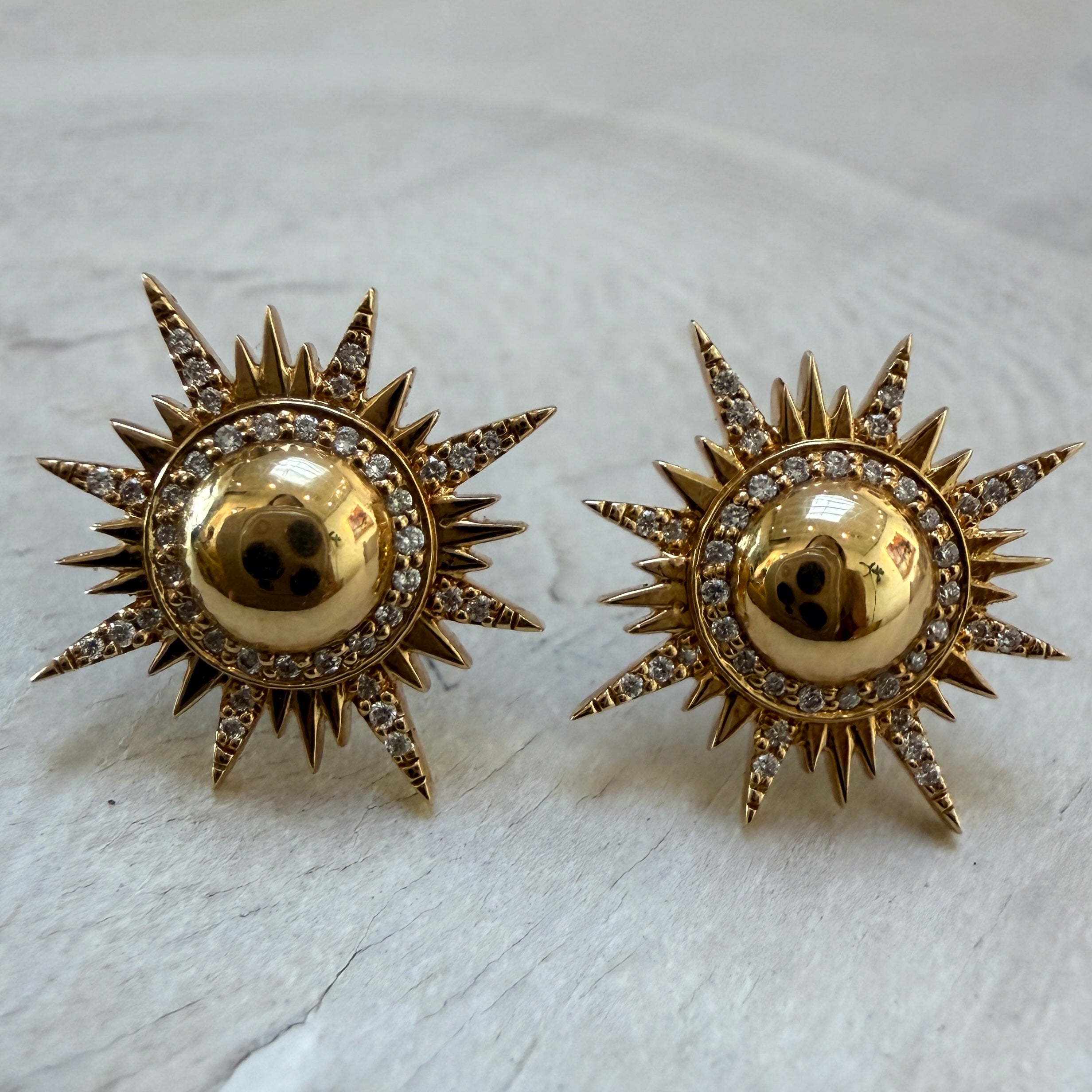 Sorellina Il Sole Studs in 18k Yellow Gold
