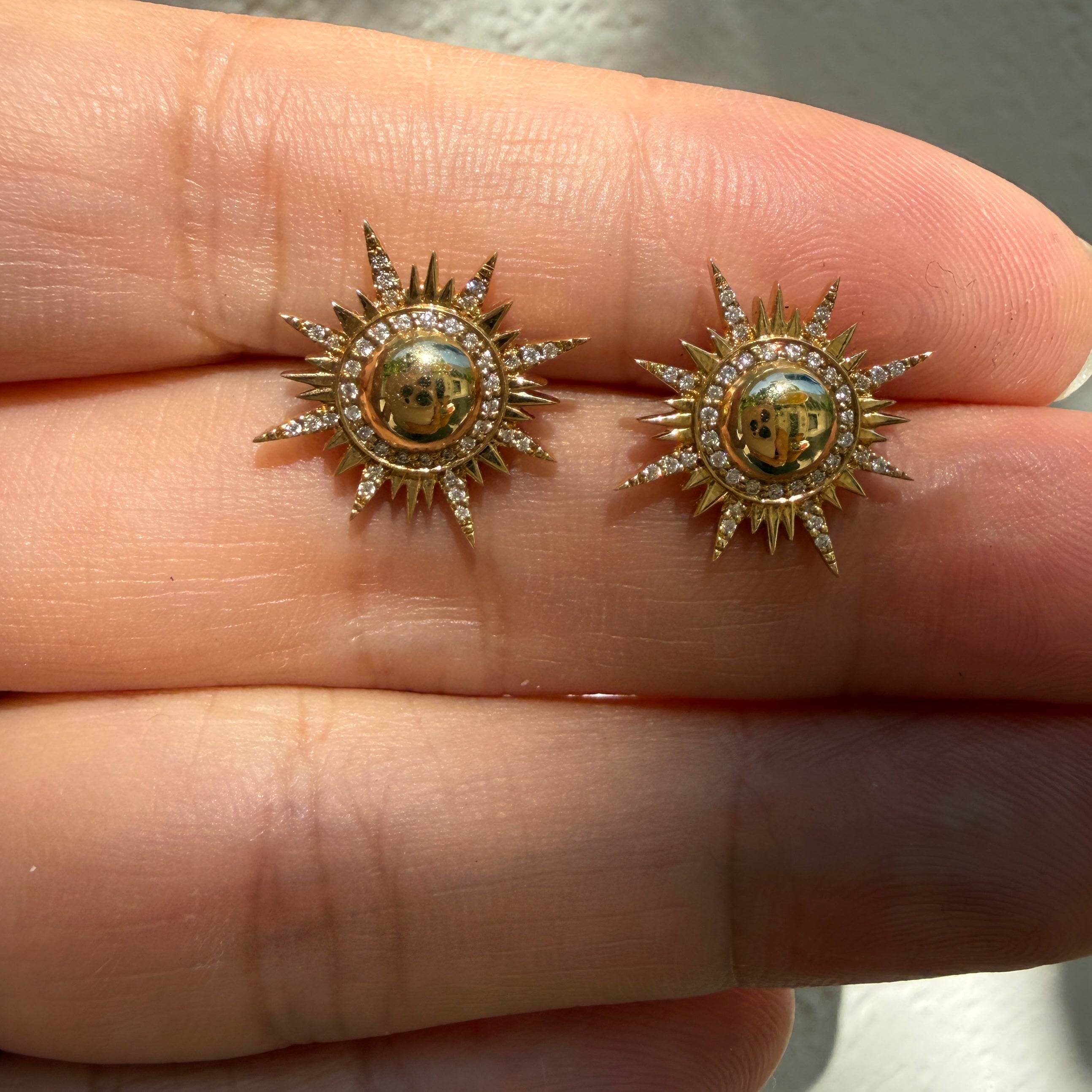 Sorellina Il Sole Studs in 18k Yellow Gold